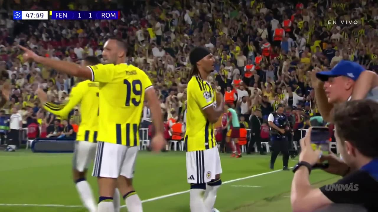 ¡EMPATA EL FENERBAHÇE! Brown aparece y empareja los cartones ante la Roma
