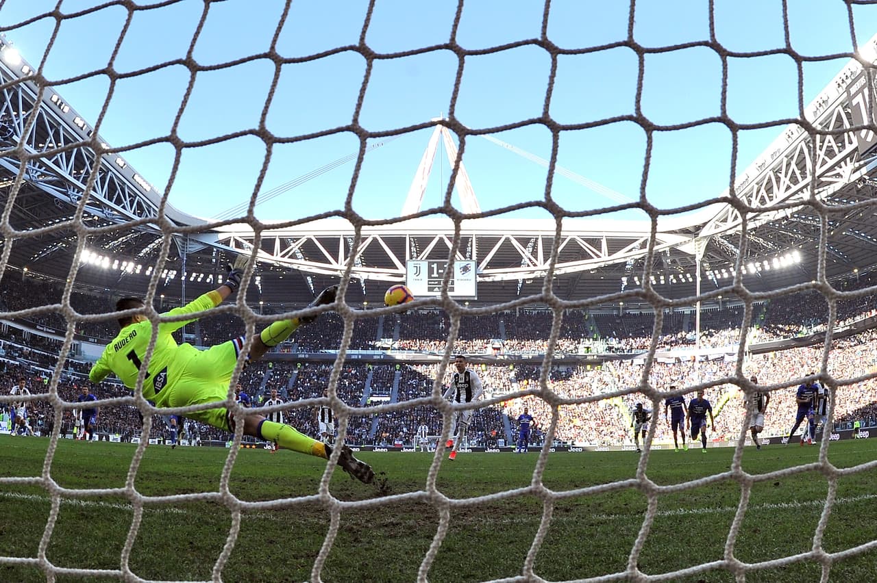 Su primer tiro penal con Juventus se presentó en contra del Empoli del portero Ivan Provedel. Ronaldo empató el partido mediante este método y, posteriormente hizo el doblete para el triunfo de 1-2 para su equipo.
