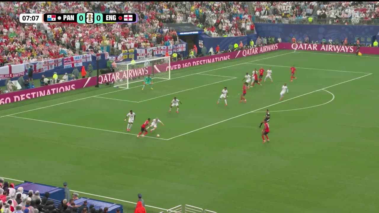 ¡TIRO ATAJADO! disparo por Marcus Rashford.