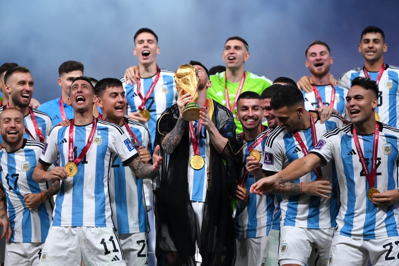 La selección de Argentina recibe la copa del mundo