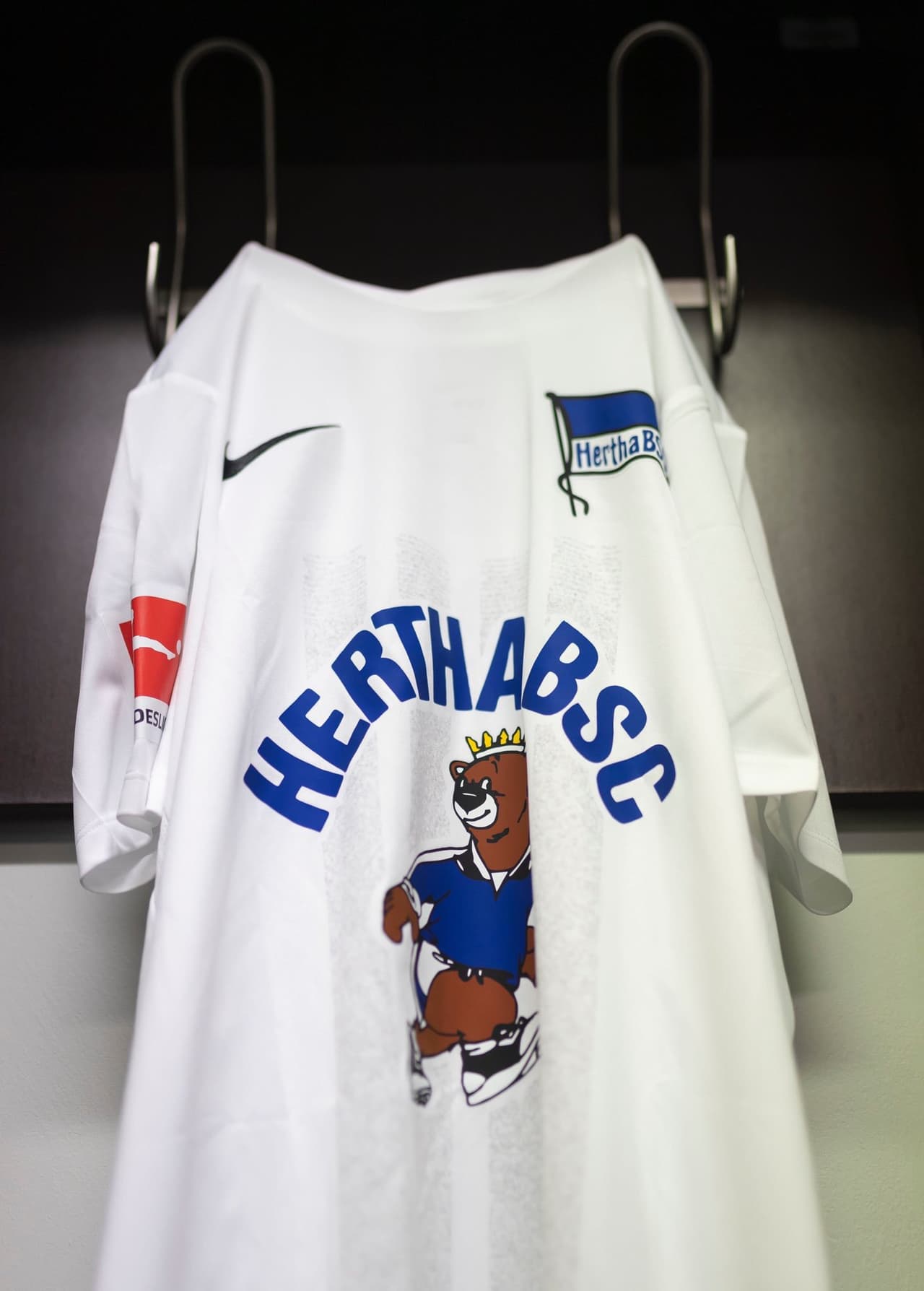 Durante la ceremonia previa al partido entre Hertha BSC y RB Leipzig, realizaron un emotivo homenaje al suceso de 1989.