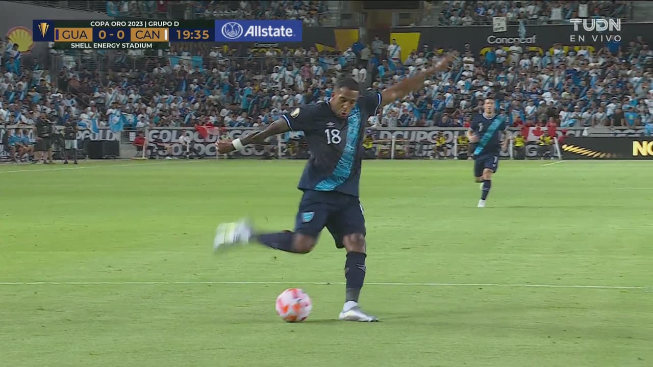 ¡No pudo concretarse! Mendez-Laing estuvo cerca de anotar para Guatemala