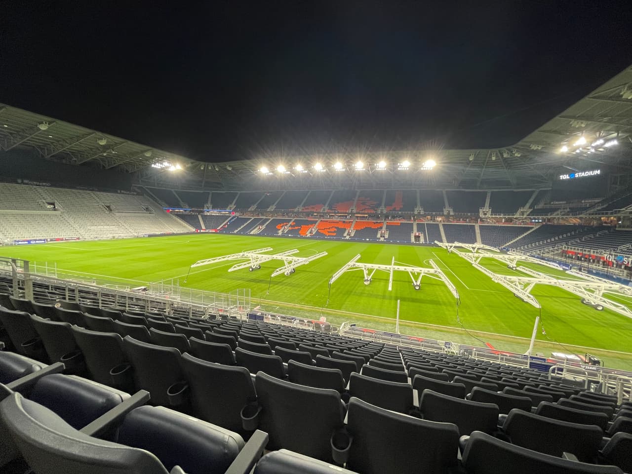 Más de mil 500 dólares por asiento de lujo para Team USA vs. México