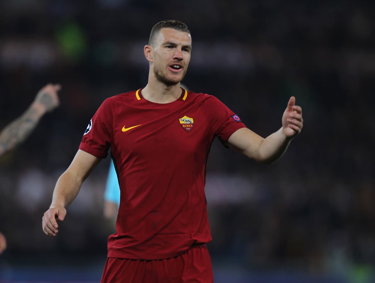 ROME, ITALY - APRIL 10: Edin Dzeko of AS Roma reacts during the UEFA Champions League quarter final second leg between AS Roma and FC Barcelona at Stadio Olimpico on April 10, 2018 in Rome, Italy. (Photo by Paolo Bruno/Getty Images)