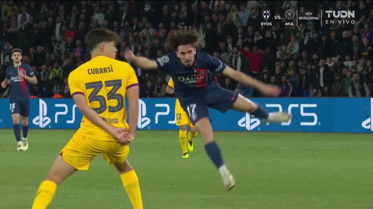 ¡GOL!  anota para Paris Saint-Germain. Ousmane Dembélé