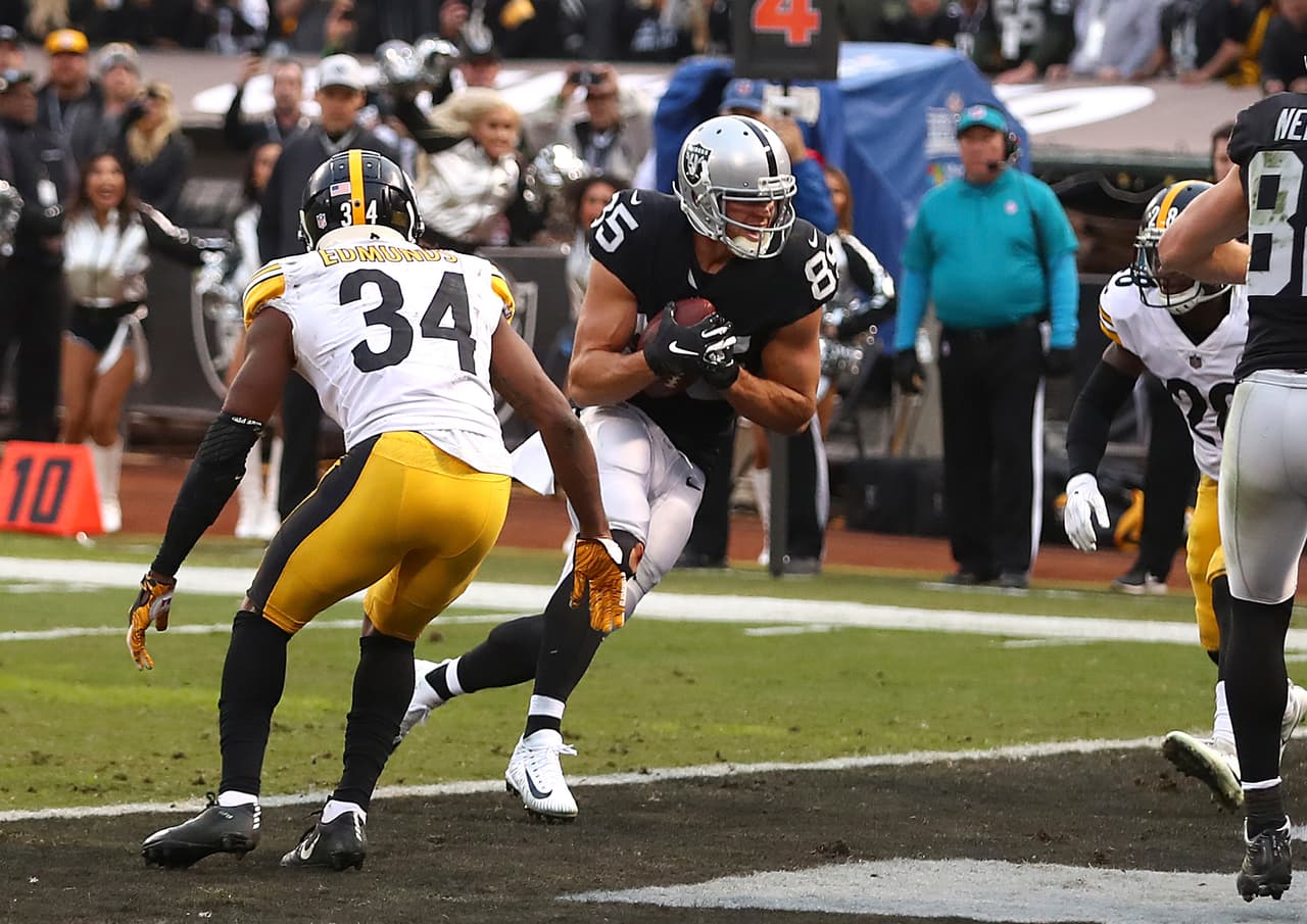 Sin embargo, los Raiders, restando 21 segundos para acabar el partido, anotaron el touchdwn del triunfo, una conexión entre Carr y Derek Carrier de 6 yardas para poner el score 24-21.