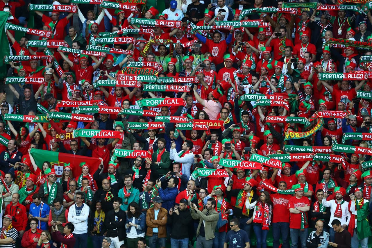 Los colores de Portugal en el Estadio de Saint-Etienne.