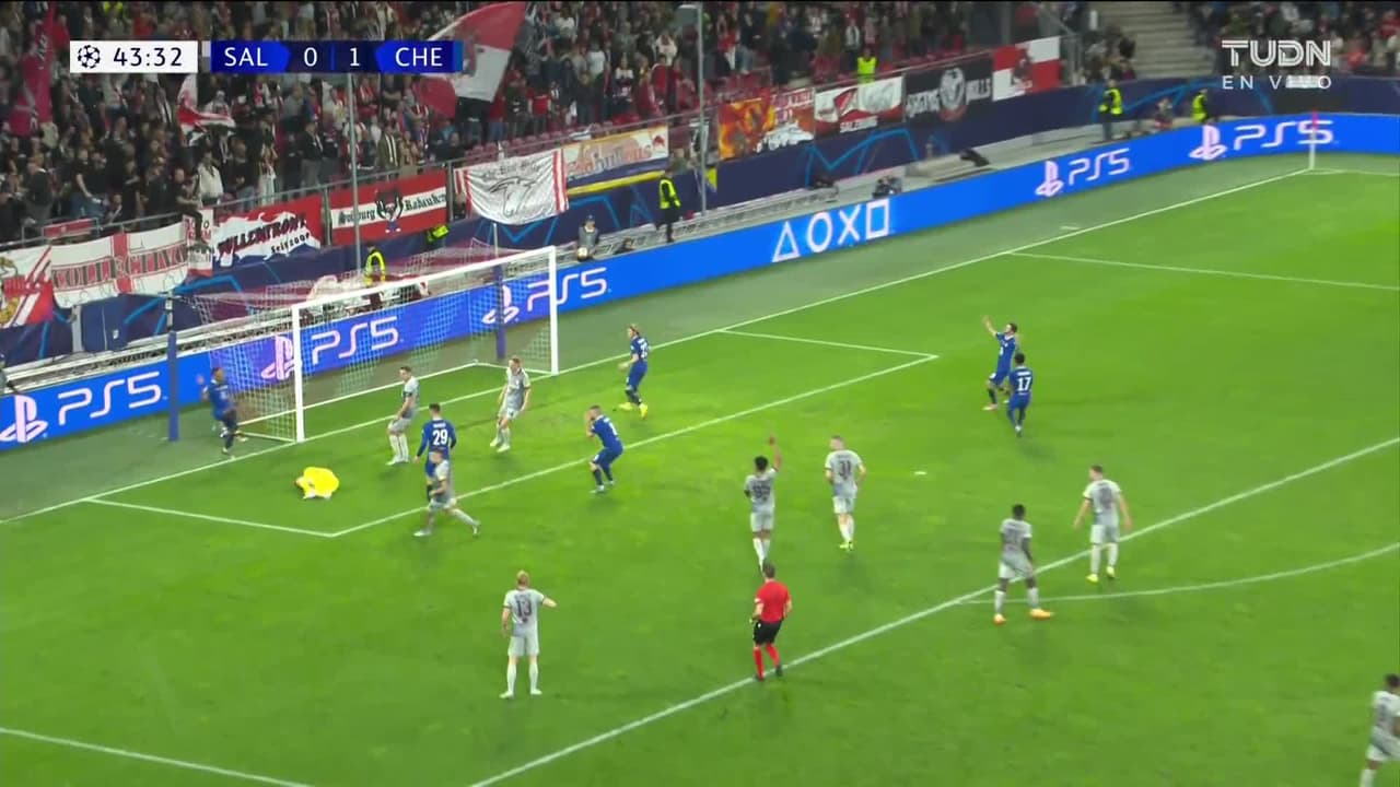 ¡TIRO ATAJADO! disparo por Pierre-Emerick Aubameyang.