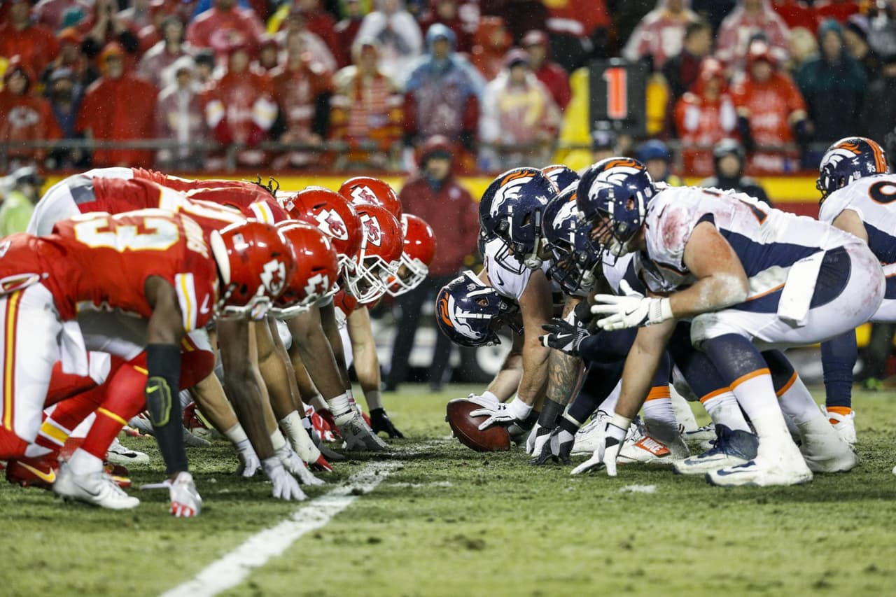 BRONCOS | El duelo claveCon lo cerrada que pinta esta división, no debe sorprendernos que el mero 31 de diciembre, en la Semana 17, los Broncos peleen por el título o por un lugar de comodín ni más ni menos que ante los Chiefs. La ventaja es que este partido se jugará en Denver.