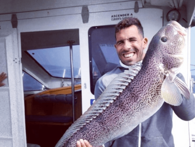 El atacante de Boca Juniors, Carlos Tévez, pasa los días de descanso con familiares y amigos en Mar del Plata.