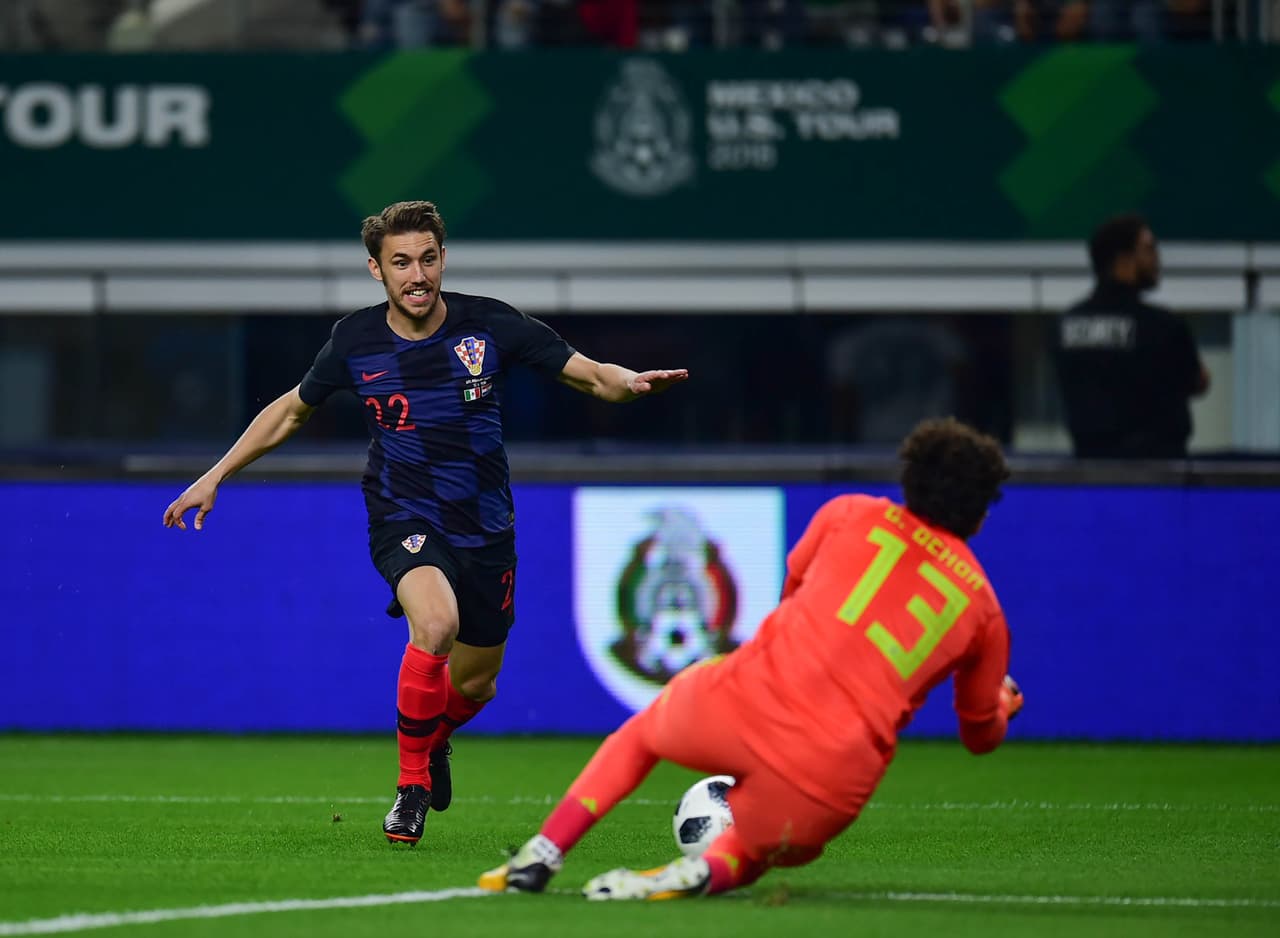 Después de la delicada noticia, las primeras opciones de gol llegaron por parte de Croacia que con Pivaric, Kramaric y compañía llevaban peligro al arco de 'Memo'.