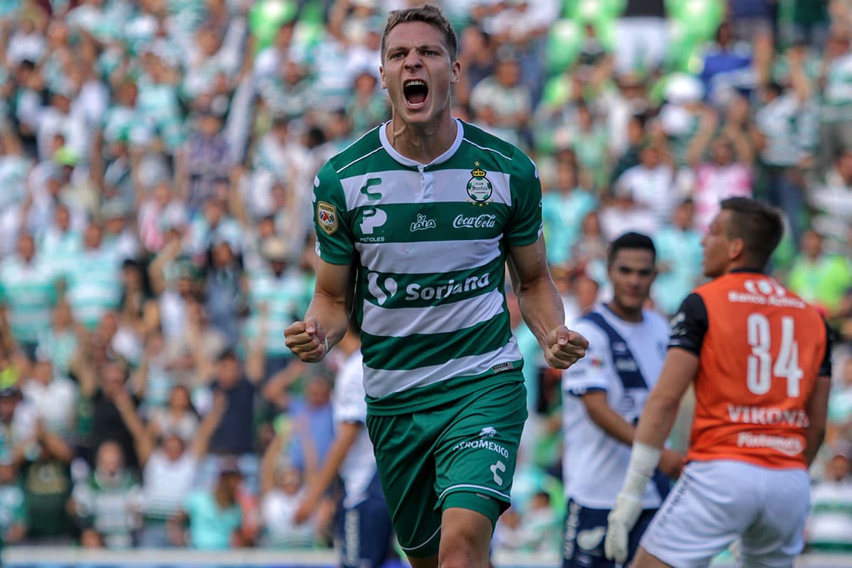 El primer gol del partido para Santos lo marcó el delantero argentino Julio César Furch al minuto 34.