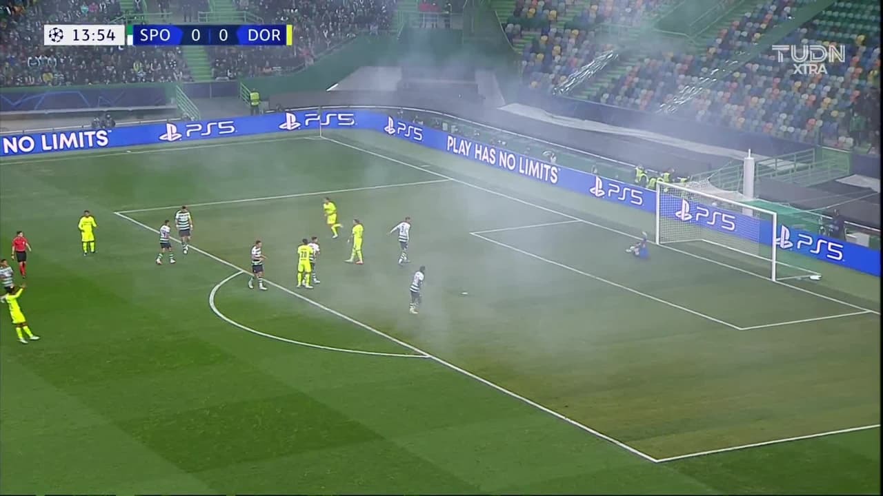 ¡TIRO ATAJADO! disparo por Donyell Malen.