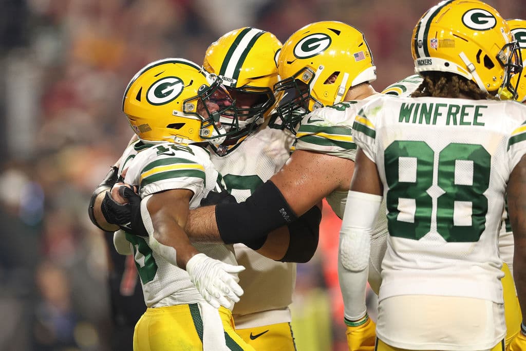 La experiencia le gana a la juventud y Aaron Rodgers comanda la victoria 24-21 sobre los Arizona Cardinals.