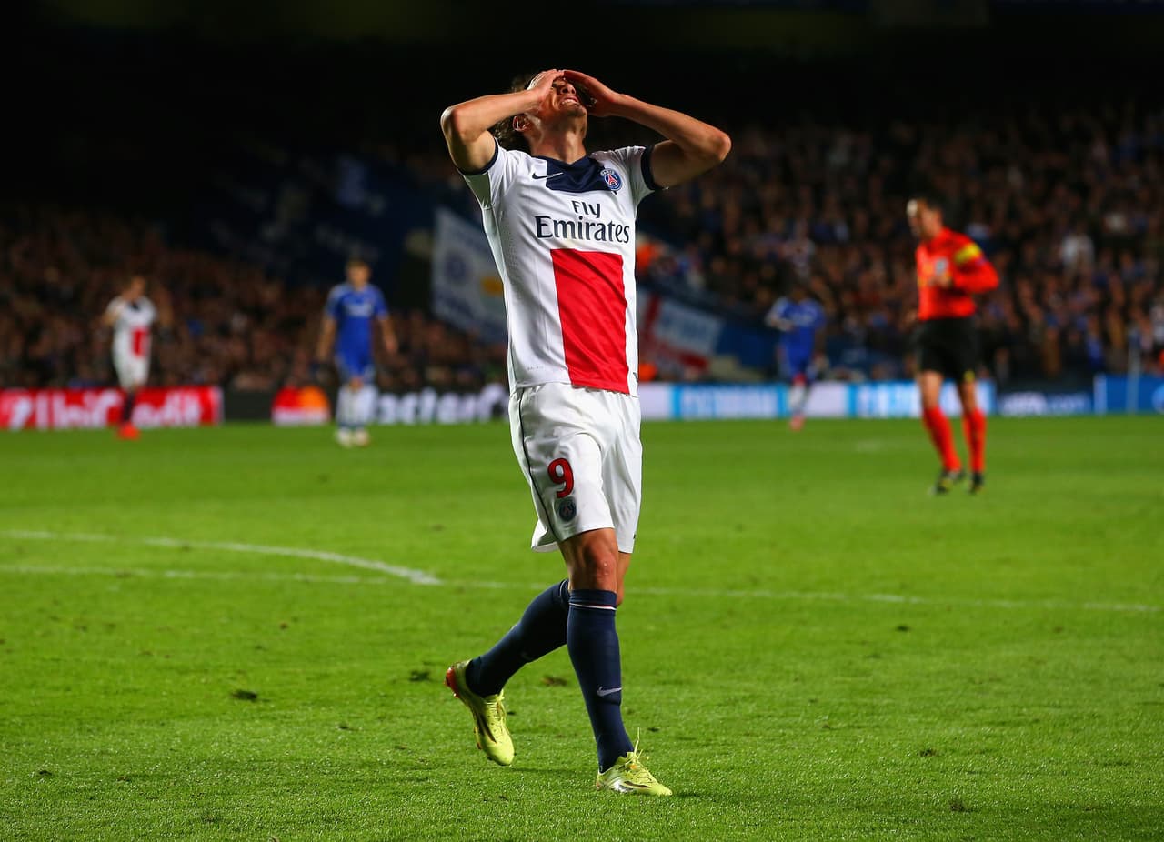 El jersey de visitante del PSG en la campaña 2013-2014. 
<a href="https://www.univisiondeportesfanshop.com/storeitems?ss=psg" target="_blank">(Conoce detalles de la actual playera del PSG).</a>