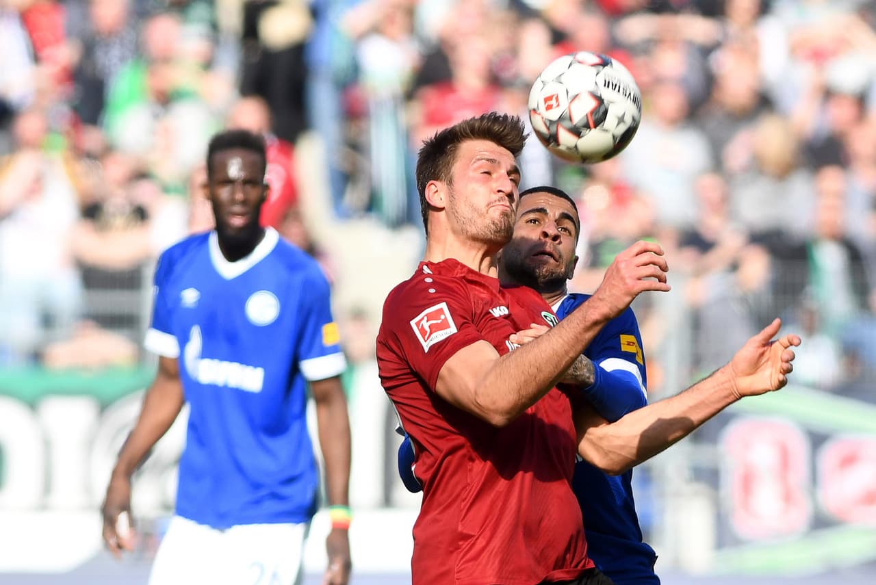 Esa debilidad de Hannover, que lo tiene apenas con 14 puntos en 27 jornadas disputadas, de nuevo apareció en este partido.