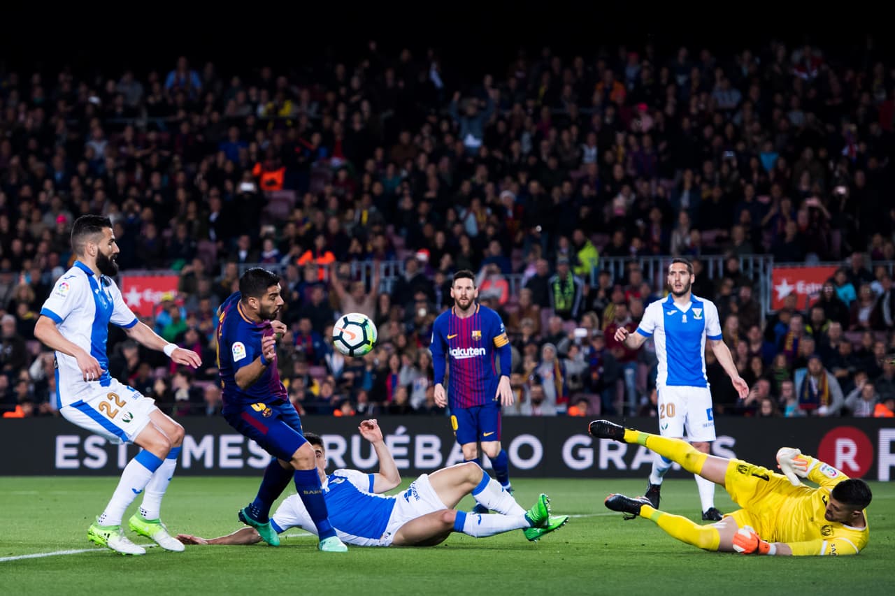 Luis Suárez lo intentó pero no estuvo fino en la definición. El uruguayo ha disminuído su producción ofensiva en las últimas jornadas.