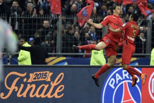 Ibrahimovic hizo un doblete para revalidar el título de la Copa Francesa del PSG.