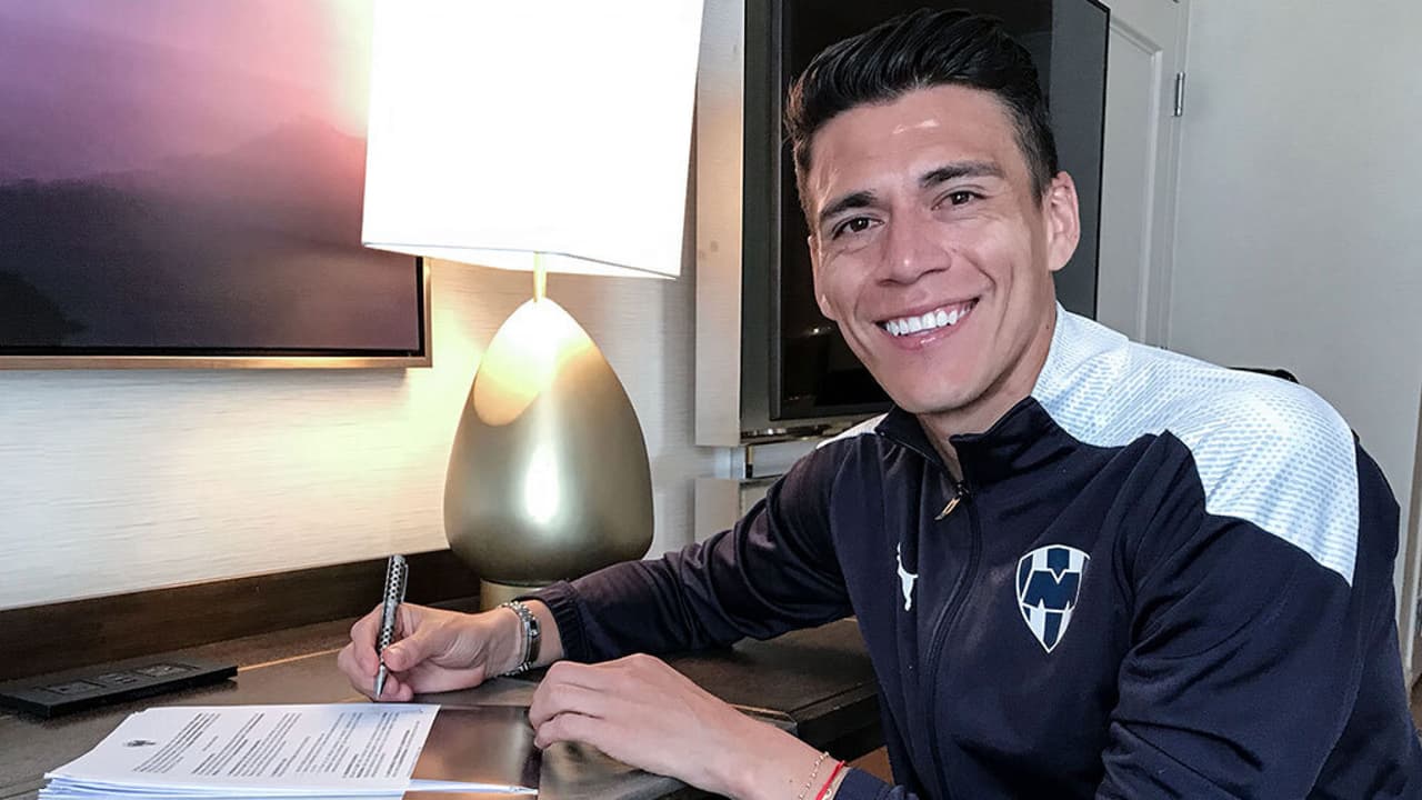 Rayados de Monterrey hace oficial contratación de Héctor Moreno