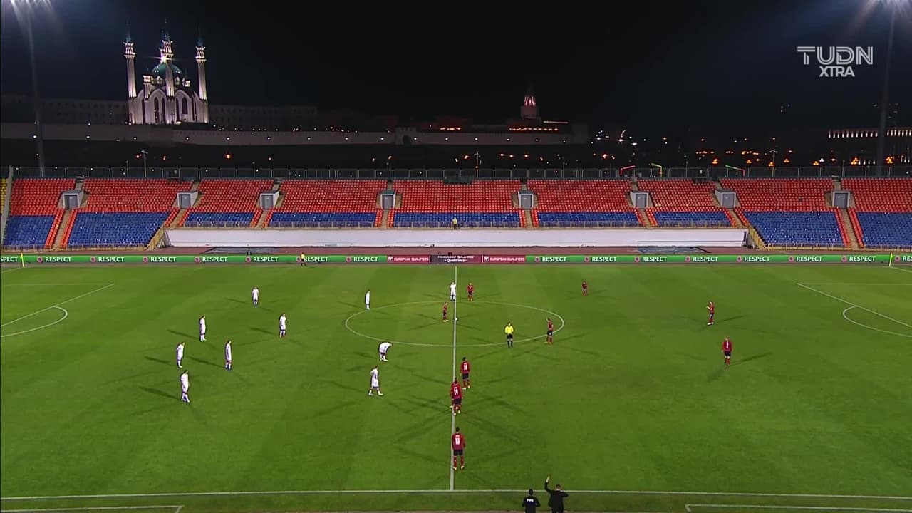 Arranca el partido y la pelota está en juego.