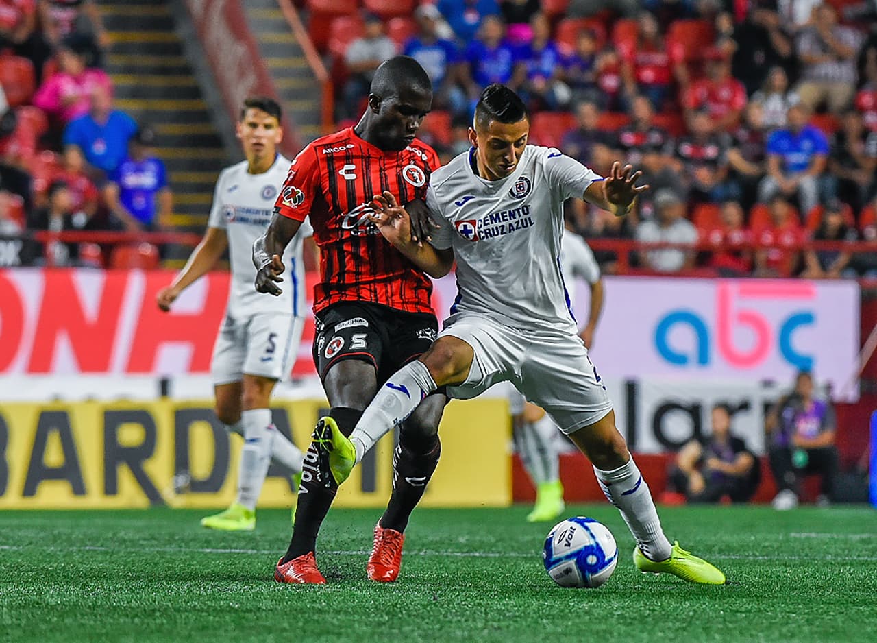 Con goles de Velázquez, Balanta y 'Cubo' Torres, Xolos remontó de último minuto para arrebatarle los tres puntos a Cruz Azul. Aguilar y Yotún anotaron para La Máquina.