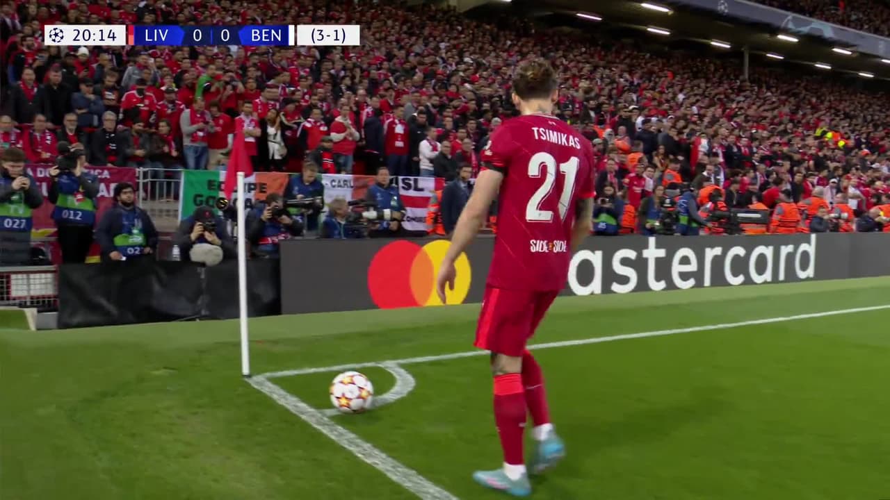 ¡GOL!  anota para Liverpool. Ibrahima Konaté