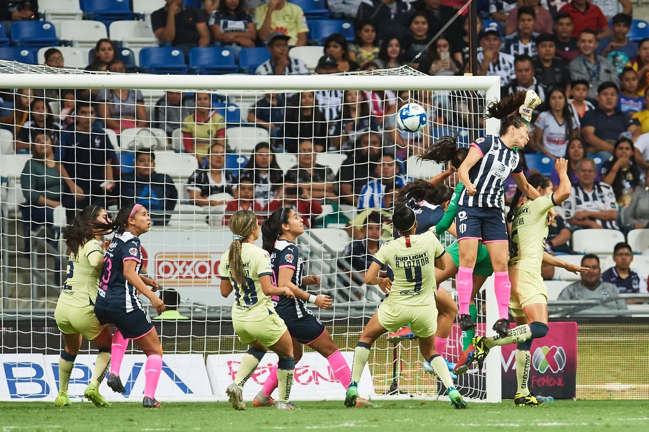 Valeria Valdez y Mónica Monsivais marcaron en el tirunfo de las Rayadas para avanzar a la Final.