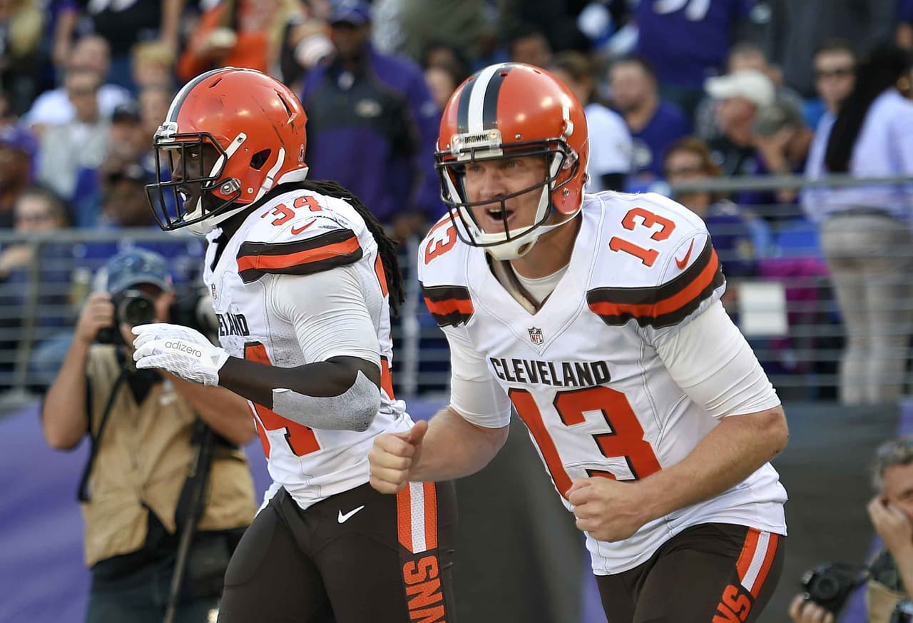 Josh McCown lanzó para un máximo de la franquicia con 457 yardas para que los Browns sorprendieran en tiempo extra por 33-30 a los Ravens (AP-NFL).