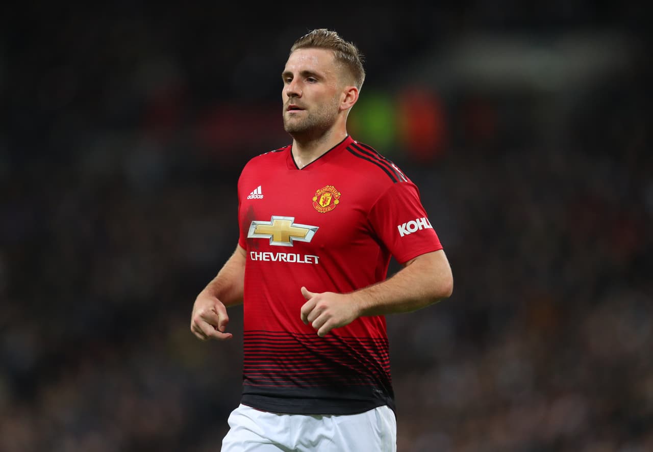 Lateral: Luke Shaw (Manchester United) - 25 millones dólares cuando tenía 19 años.