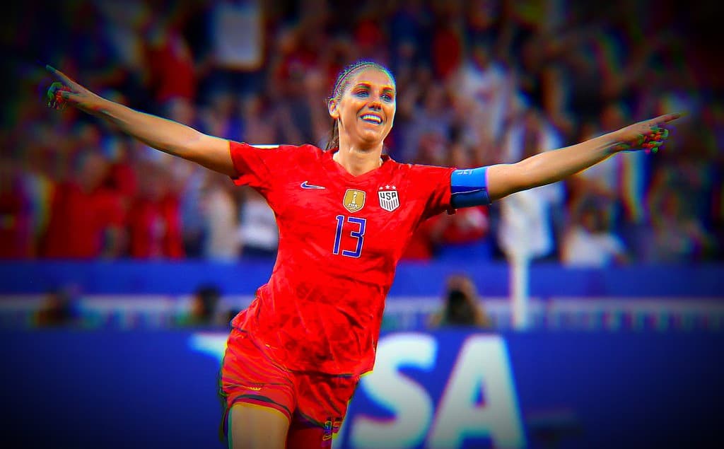 La delantera de la Selección de Estados Unidos Alex Morgan tuvo una jornada inolvidable, al marcar el gol con el que su equipo se mete a la Final de la Copa Mundial Femenina y por el festejo de su cumpleaños.