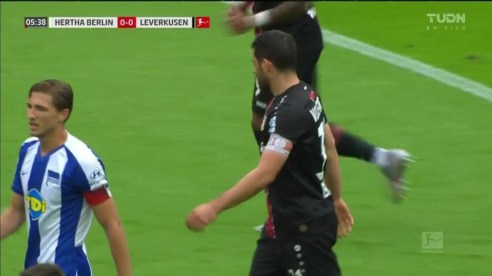 Tiro desviado de Kevin Volland