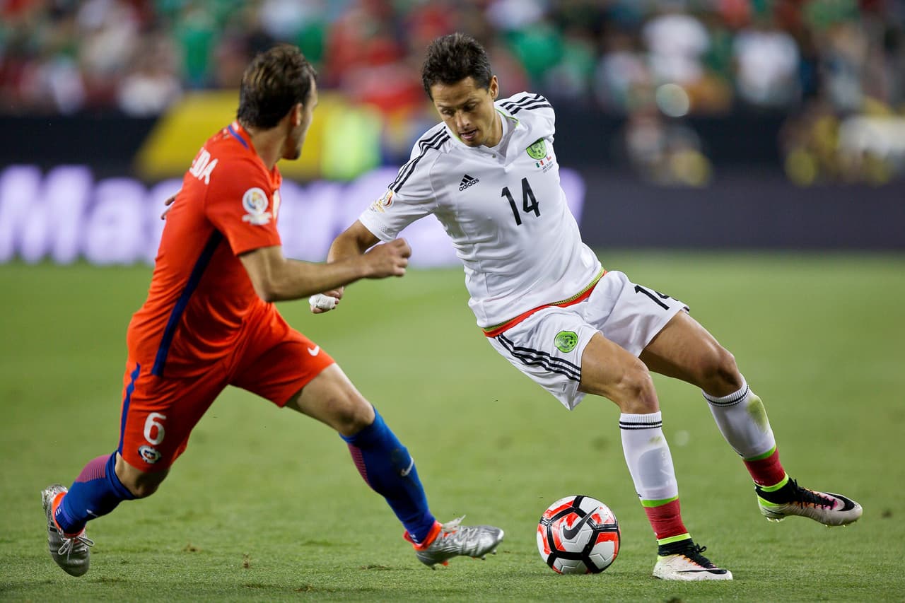 El goleador Javier Hernández viene en su mejor momento en los últimos meses y su racha goleadora debe ser clave contra Estados Unidos. 'Chicharito' sería el centrodelantero en un planteamiento de cuatro defensas, tres volantes y tres atacantes que caracteriza a Osorio.