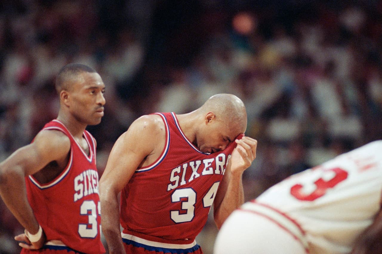 En marzo de 1991 durante un partido contra los Nets, un aficionado le gritaba insultos racistas, Charles no pudo contenerse, también le gritó y le escupió pero éste le llegó a una niña de ocho años que había a su lado. Fue multado y suspendido hasta final de temporada sin sueldo.