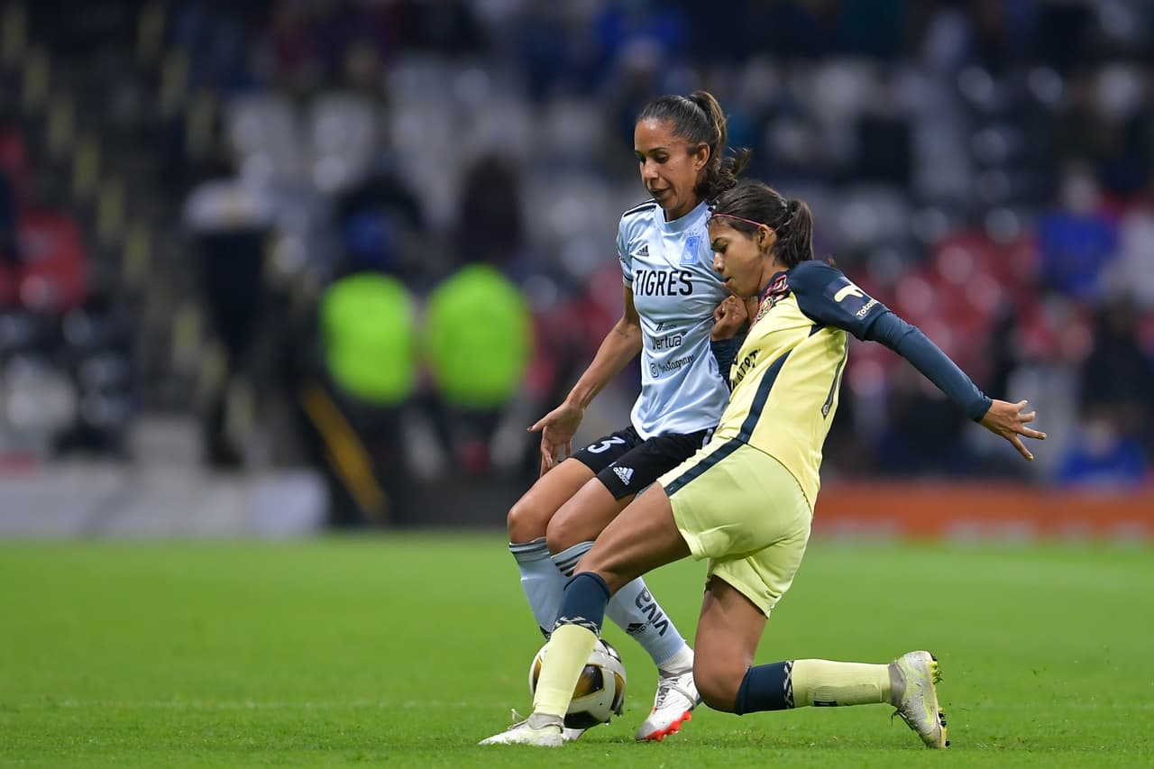 Fue hasta los primeros minutos del complemento que el partido rompió; América se animó al ataque y los espacios em ambas canchas provocaron oportunidades de gol.