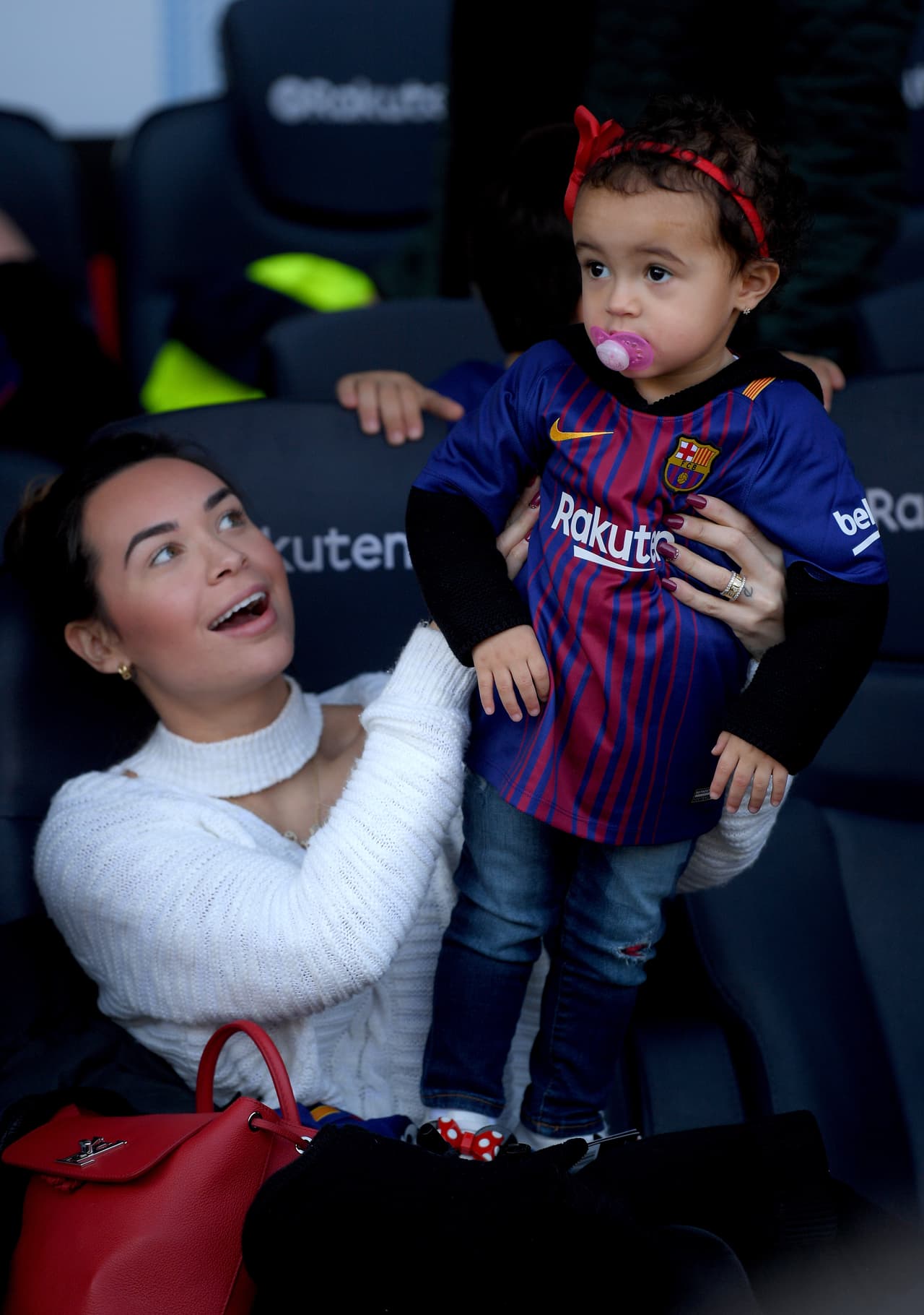 Al igual que con Barcelonlippe y Aine es de amor verdadero, pues han estado juntos desde que tienen años y desde esa época no se han separado.