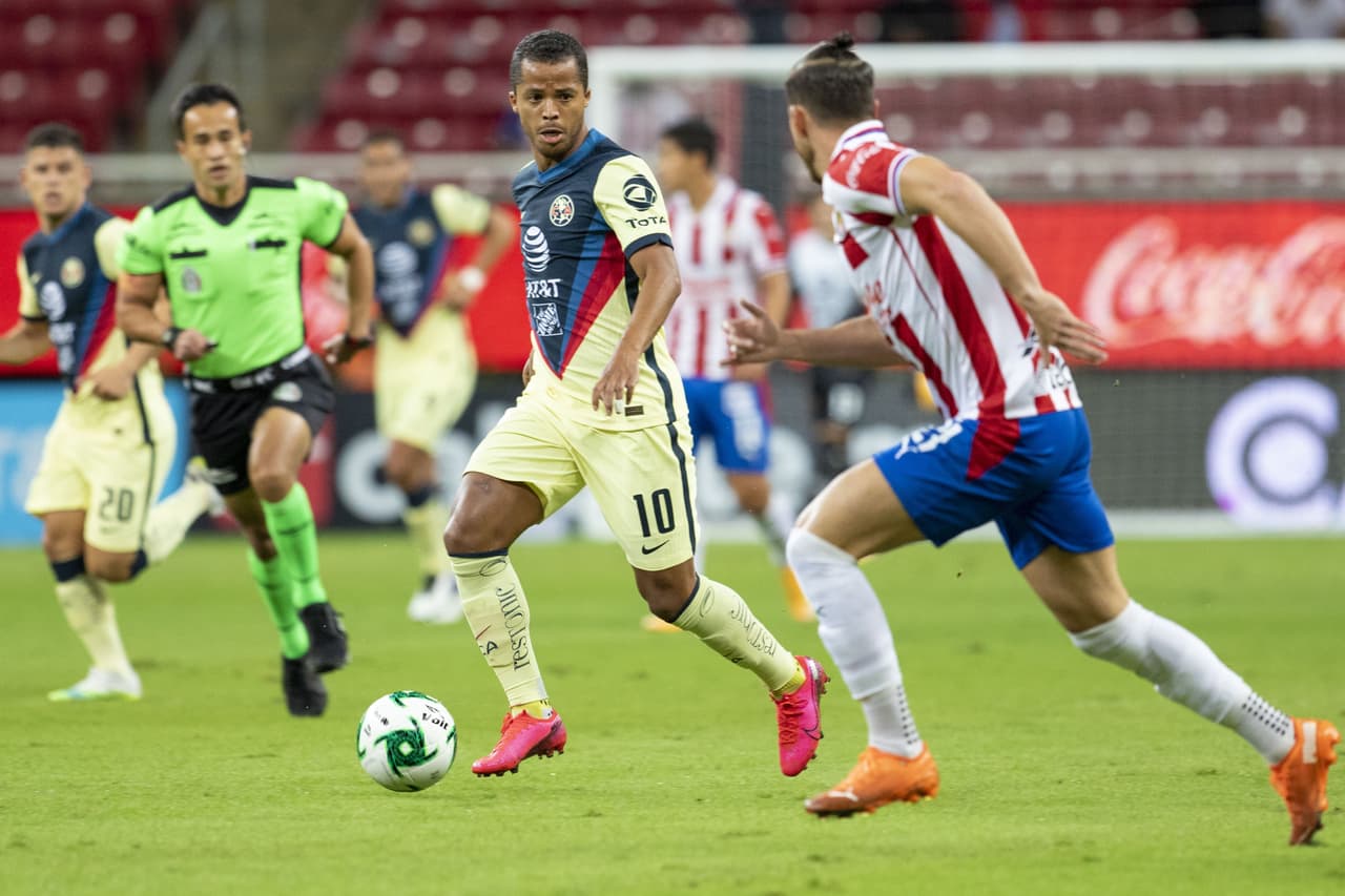 Cristian Calderón saca un potente disparo al minuto 81 y termina dándole la victoria 1-0 sobre las Águilas del América.