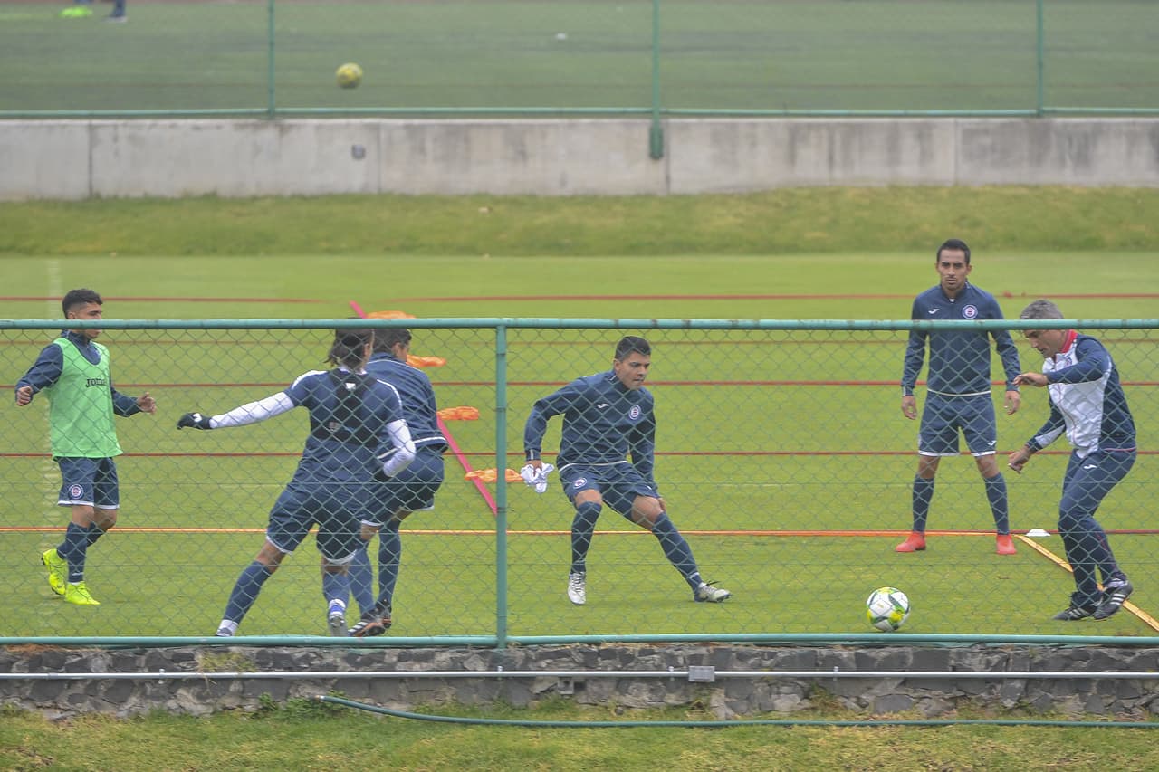 Cruz Azul, encabezado por el técnico Pedro Caixinha, vive un momento de reflexión luego de apenas sumar un punto de 6 posibles en el Clausura 2019. Por eso, el trabajo duro y la unidad son constante ahora.