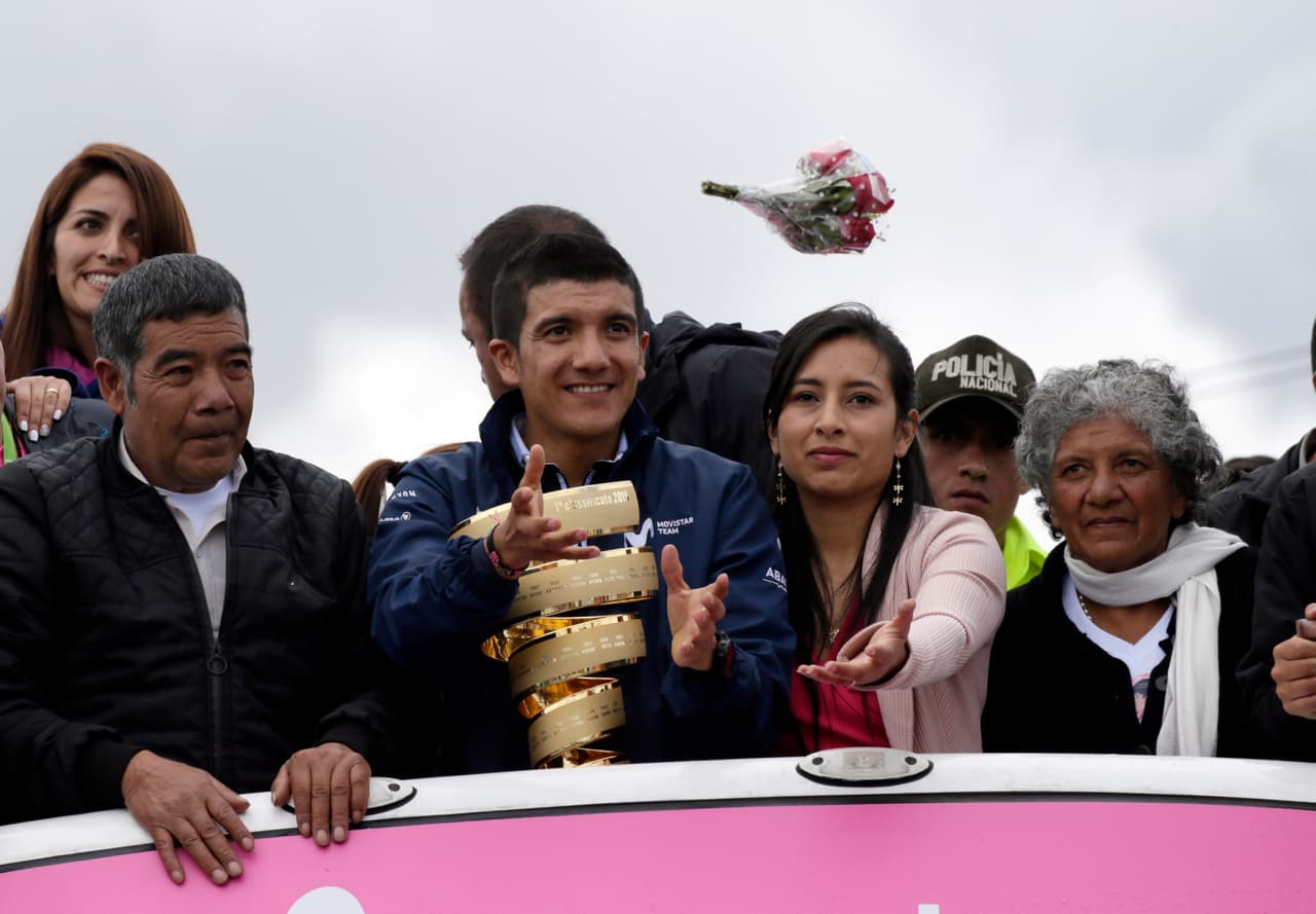 “Es un orgullo volver a mi tierra de esta manera, estoy impresionado por toda esa gente y el cariño que me muestran. Muchas gracias a todos por haber venido, estas imágenes no las voy a olvidar nunca, este es un episodio único que incluso la provincia está viviendo... este infinito trofeo ha sido para todo el pueblo carchense y estamos aquí para compartir con todos”, expresó Carapaz.