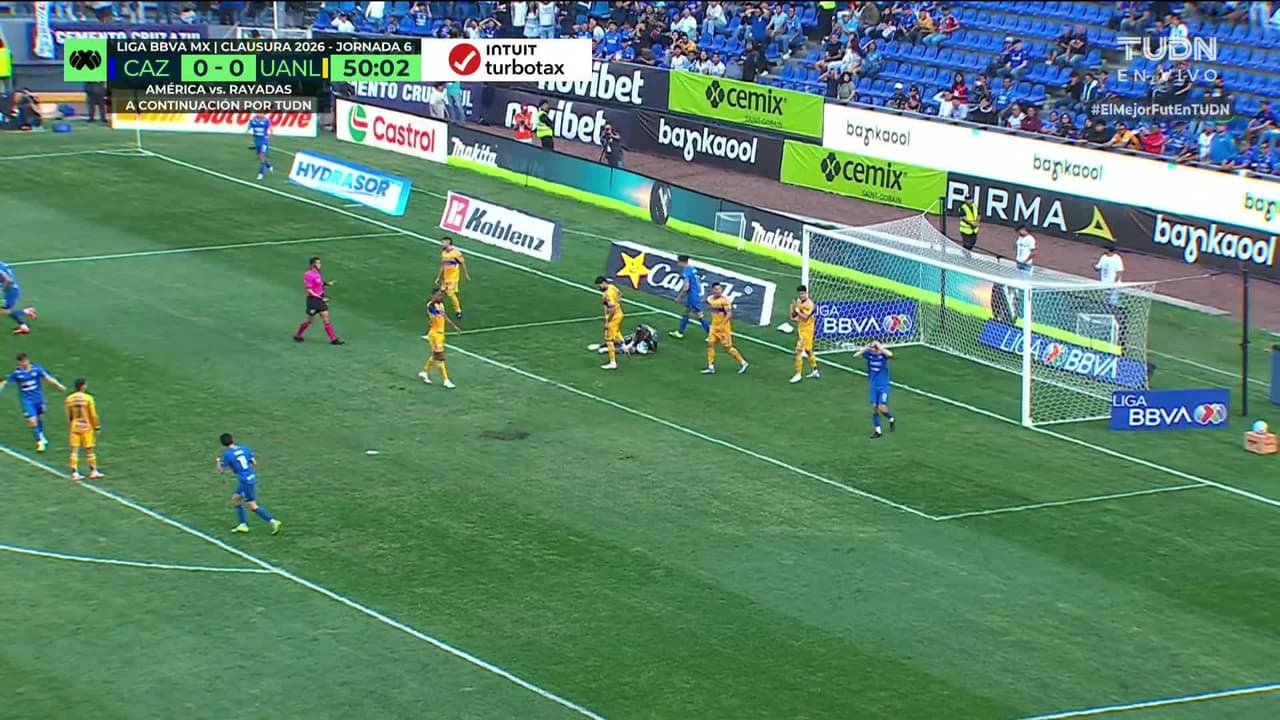 ¡TIRO ATAJADO! disparo por Nicolás Ibáñez.