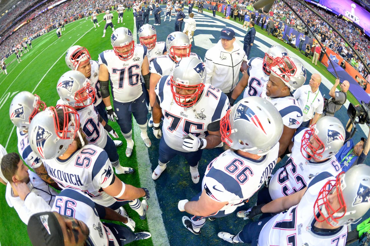 New England Patriots defensive tackle Vince Wilfork (75) leads the defense in a pre game rally prior to the NFL Super Bowl XLIX football game against the Seattle Seahawks on Sunday, Feb. 1, 2015 in Glendale, Ariz. The Patriots won the game 28-24. (AP Photo / Jim Mahoney)