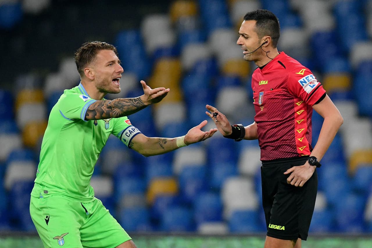 Napoli golea a la Lazio con marcador de 5-2 durante la fecha 32 de la Serie A. Una lluvia de goles cayó en el Estadio Diego Armando Mardona, pues Lorenzo Insigne anotó doblete, mientras que Politano, Mertens y Osimhen se fueron con una anotación para los locales. Por parte de los 'blanquicelestes' descontaron Ciro Immobile y Sergej Milinkovic-Sajiv.