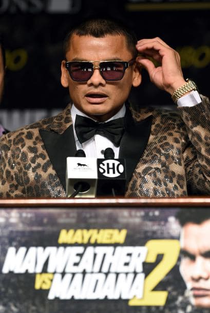 "Estoy listo para hacer historia", comentó, después agradeció a su diseñador por el saco.