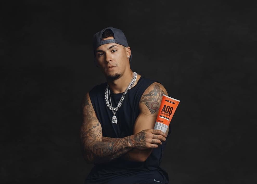 El beisbolista, Javier Báez sabe lucir su cadena de manera perfecta y la porta en todo sus juegos.