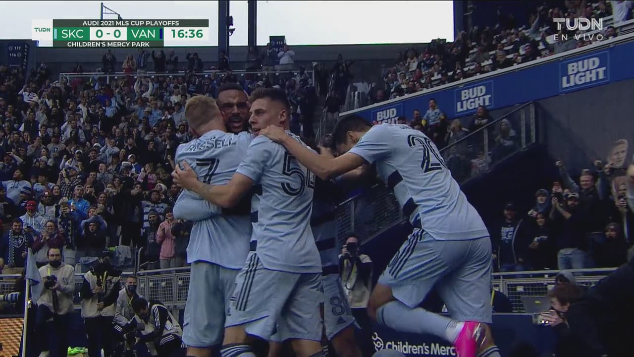 ¡Jugadón! Sallói cambia de juego, Zusi la baja y Shelton anota el 1-0