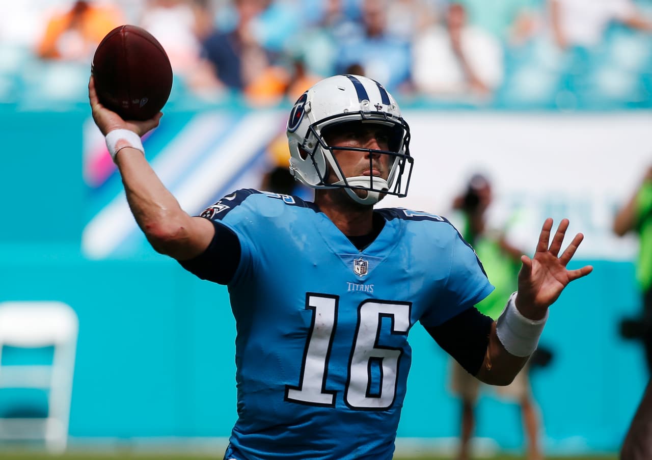 Los Titans jugaron sin su QB titular Marcus Mariota, inactivo por una lesión en el muslo. El reemplazo, Matt Cassel, acabó con 21 completos de 32 para 141 yardas y fue capturado atrás seis veces.