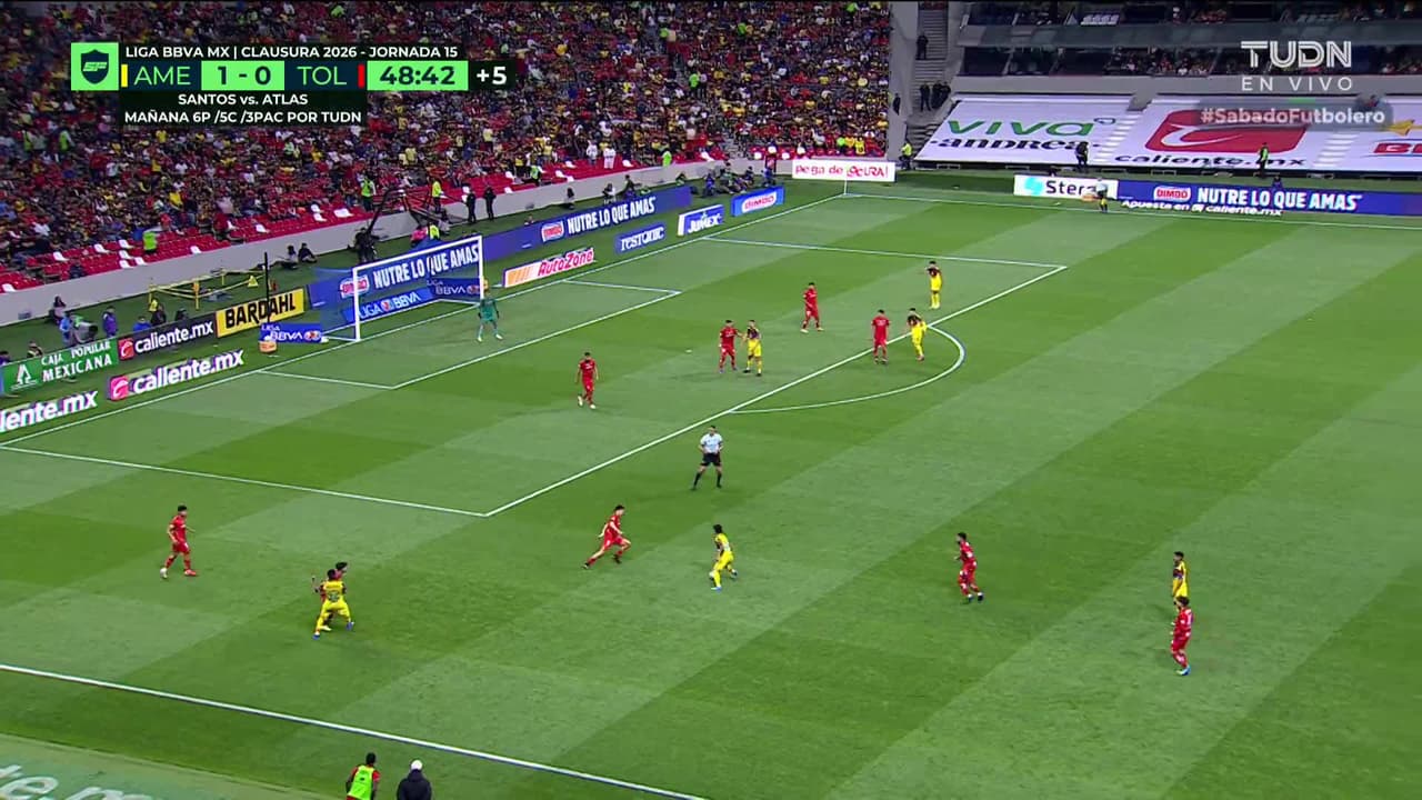 ¡TIRO ATAJADO! disparo por Álex Zendejas.