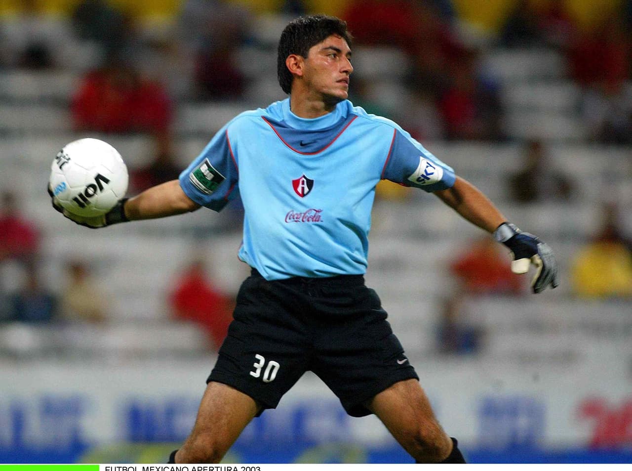 José de Jesús Corona debutó en 2003 en Atlas como profesional a sus 22 años y con los 'Zorros' apenas duró dos años antes de dar el paso a Estudiantes de la UAG.