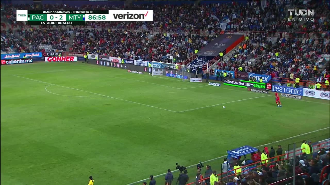 ¡TIRO ATAJADO! disparo por Lucas Di Yorio.