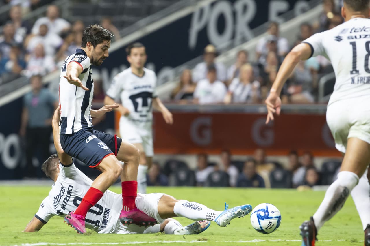 Monterrey arrancó una convincente victoria ante Pumas, que volvió a mostrarse endeble en defensa. Funes Mori y Maxi Meza anotaron para Rayados.