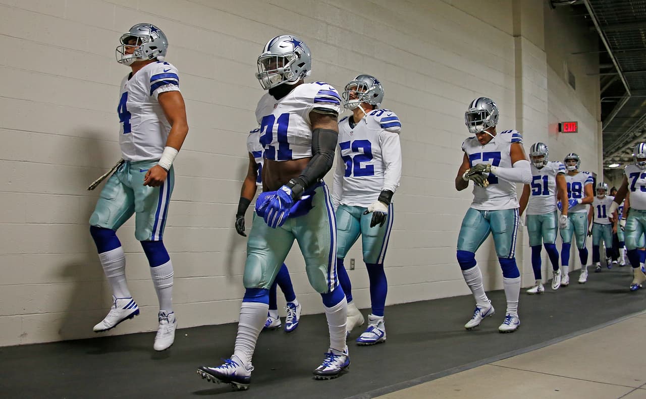PITTSBURGH, PA - NOVEMBER 13: Dak Prescott #4 and Ezekiel Elliott #21 of the Dallas Cowboys walk towards the field before the start of the game against the Pittsburgh Steelers at Heinz Field on November 13, 2016 in Pittsburgh, Pennsylvania. (Photo by Justin K. Aller/Getty Images)